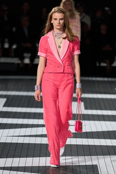 Look 19